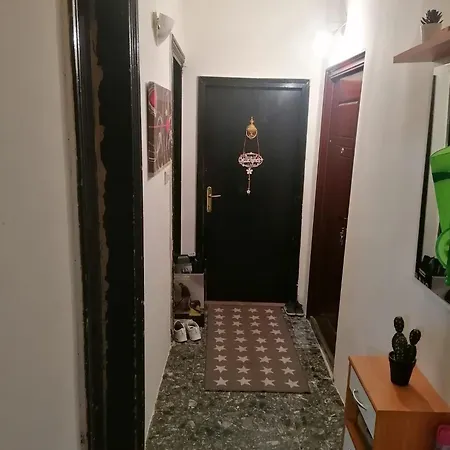 2 Botanical Garden Budget Apartment